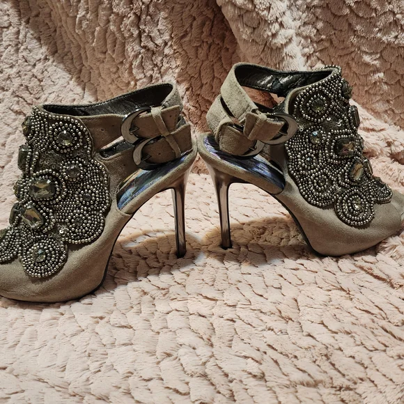 Sam Edelman Tan Heeled Shoes with Artistic Detailing - Picture 6 of 10